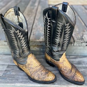 Snake skin boots size 11 no brand-name no tags attached.